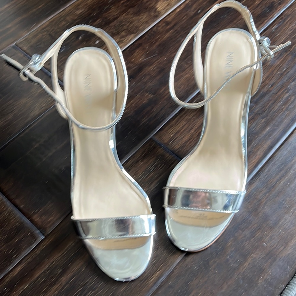 Size 8 silver .. Nine West Heals